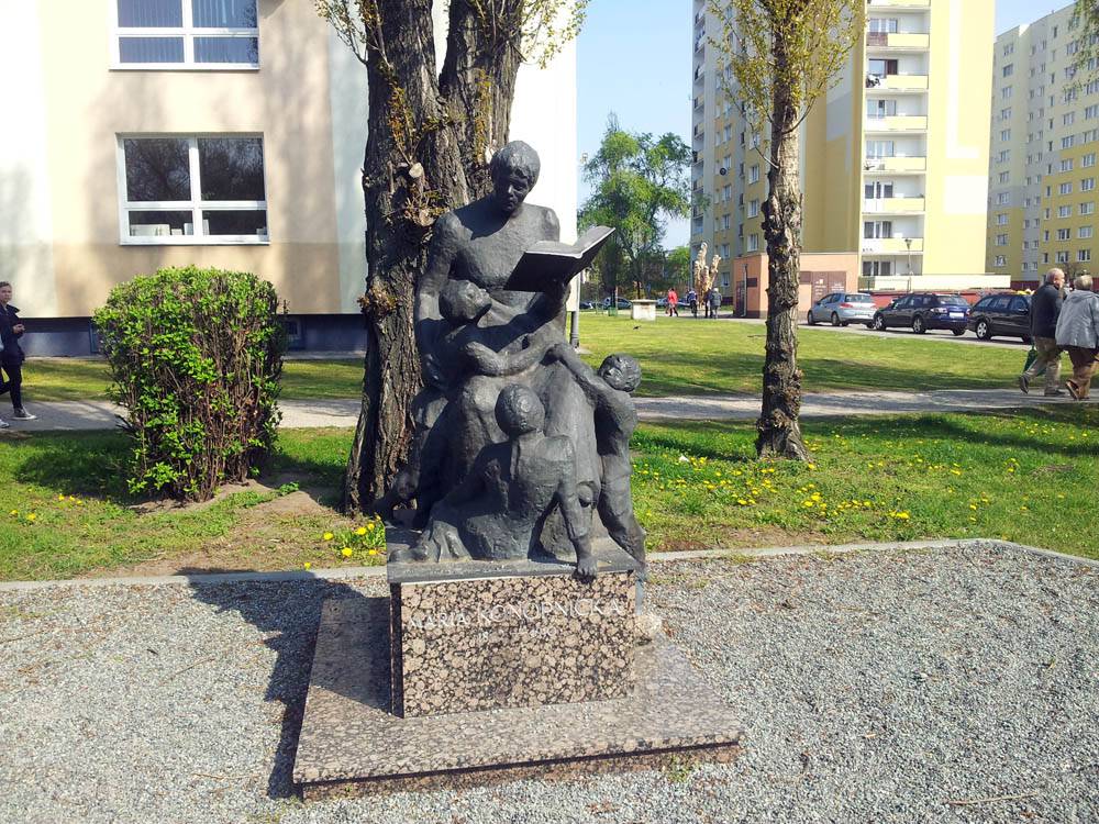 Maria Konopnicka Statue