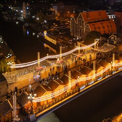 Bydgoski Jarmark Świąteczny na moście nad Brdą...