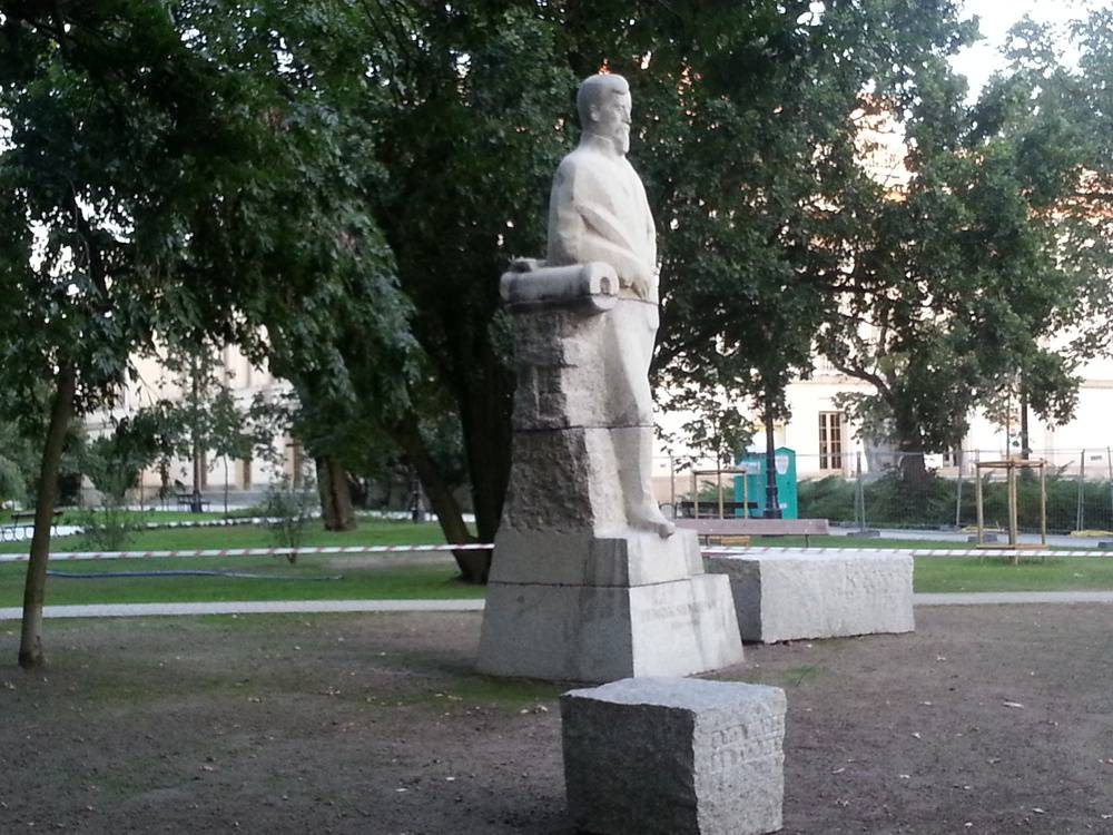 Henryk Sienkiewicz Statue
