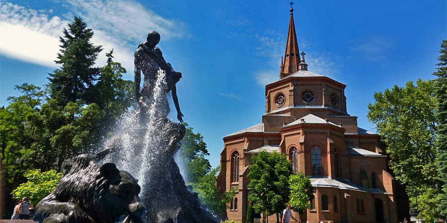 Fontanna Potop i kościół przy Placu Wolności, Bydgoszcz