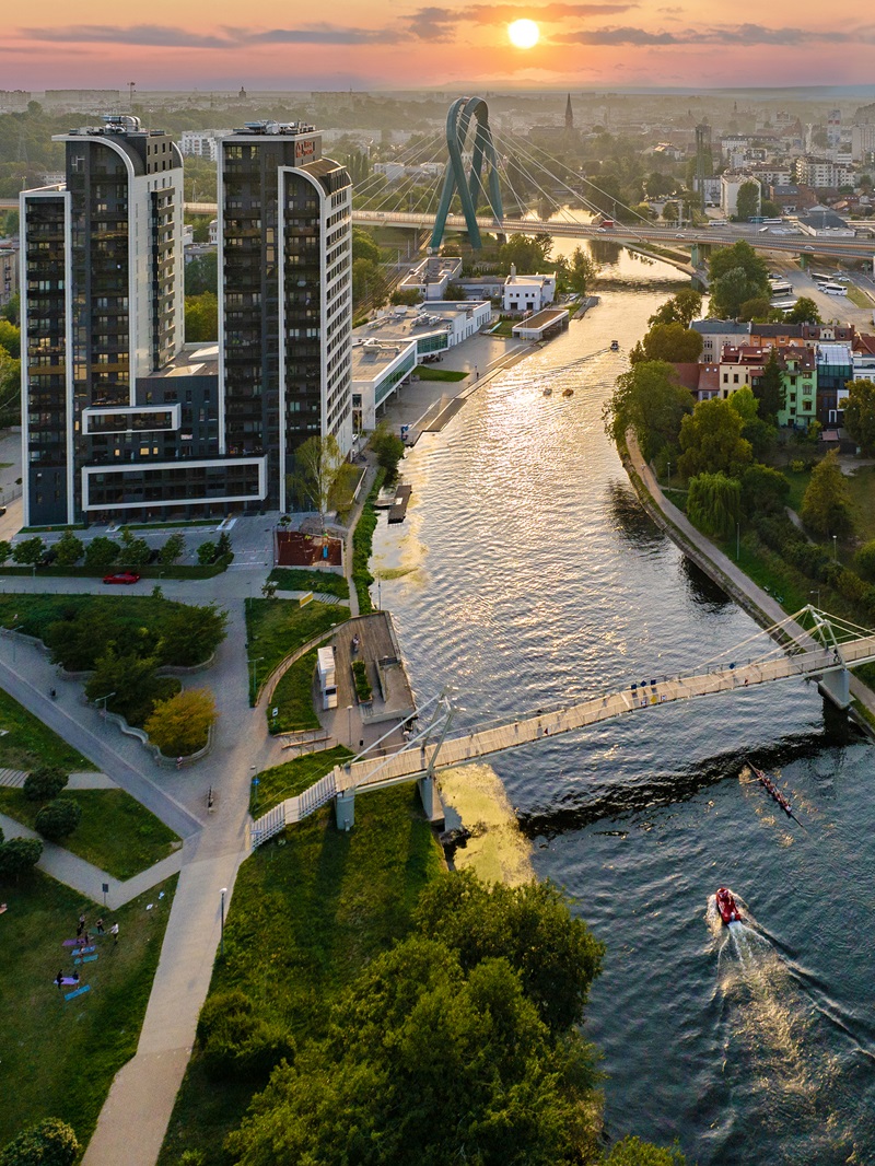 DJI 20240904181542 0076 D Edit zachod dwie wieze copy