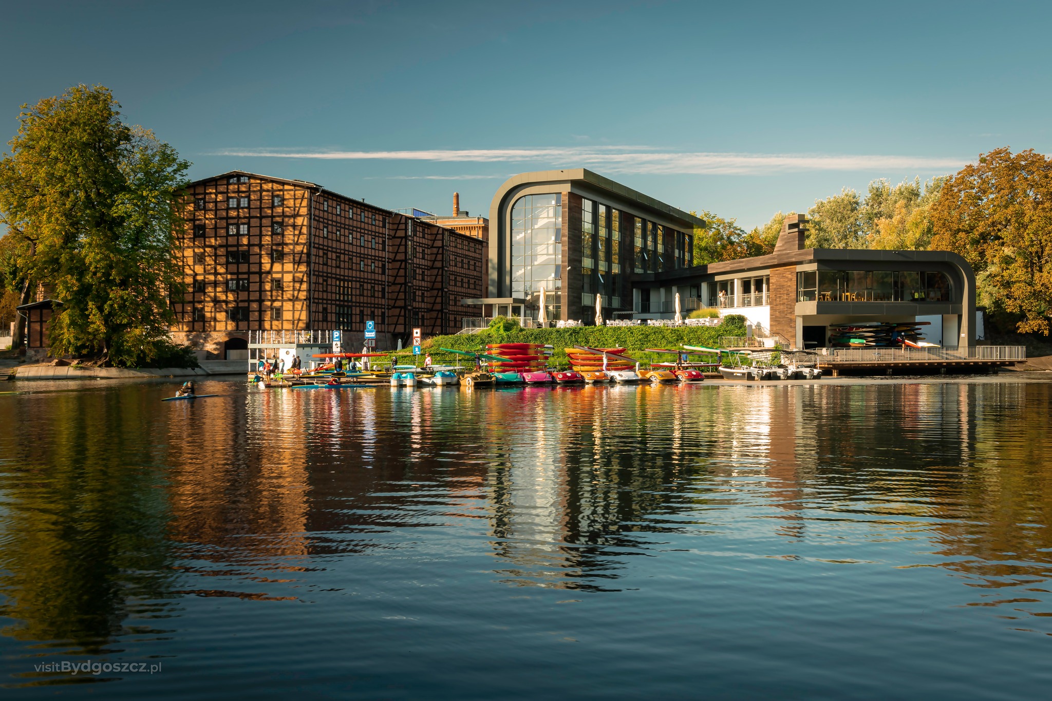 bydgoszcz jesien brda wyspa mlynska przystan kujawsko pomorskie